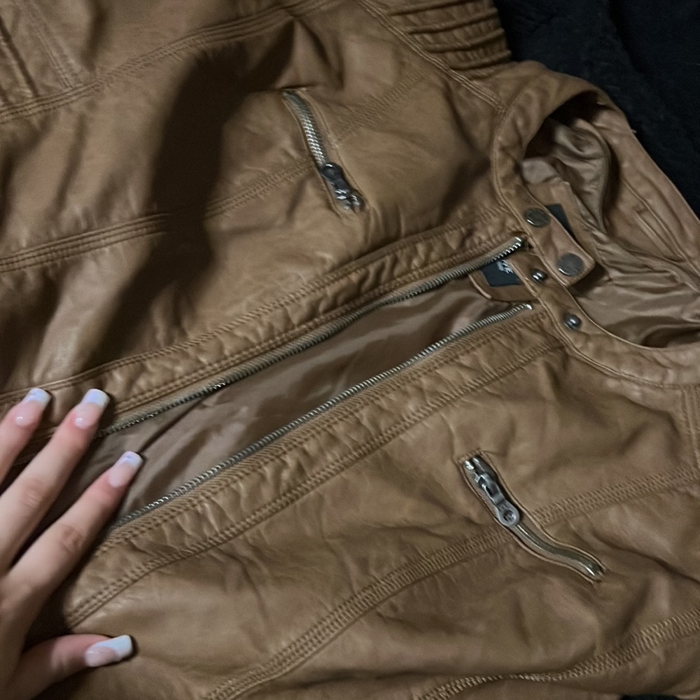 Leather jacket - Picture 3 of 7